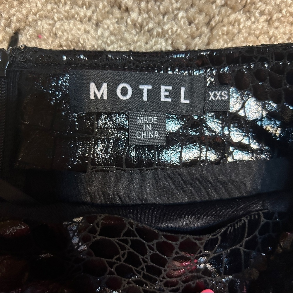 Motel Rocks Wren Mini Skirt In PU Crocodile Black - Picture 5 of 5